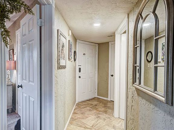 2nd image of 505 NW Fairway Villa Pl APT 4