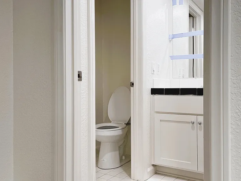 515 S Hobart Blvd #9 — Photo 1