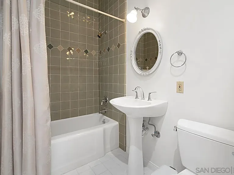 573 Amphitheatre Dr — Photo 33