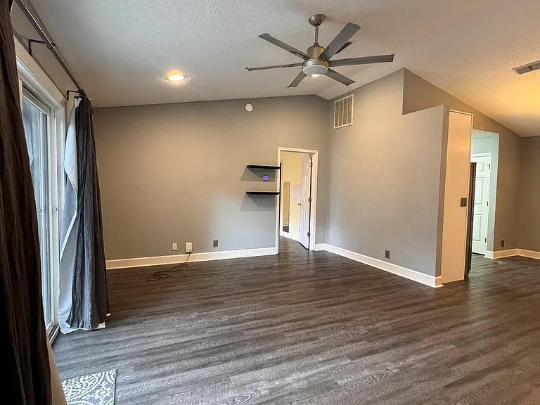 314 McQueen Cir — Photo 3