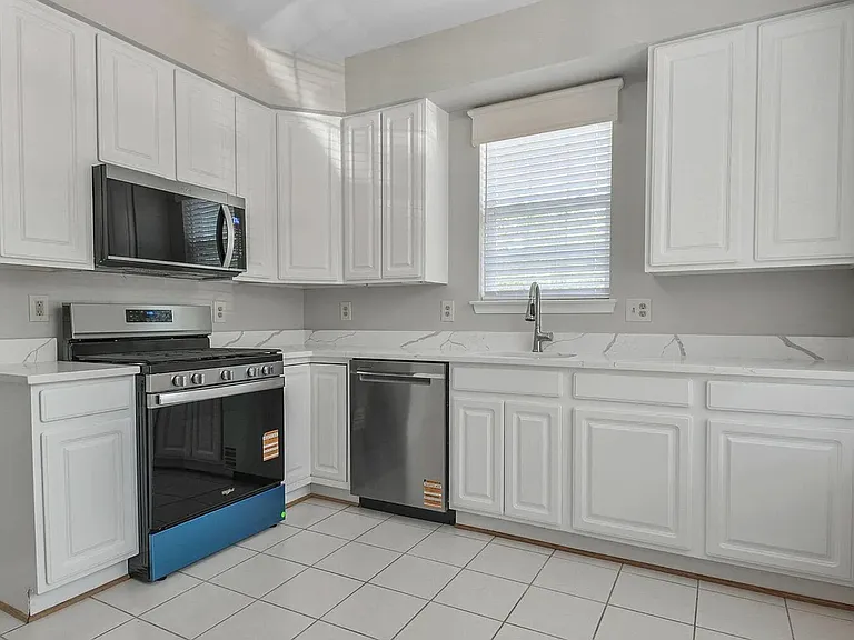 20901 Cedarpost Sq — Photo 12