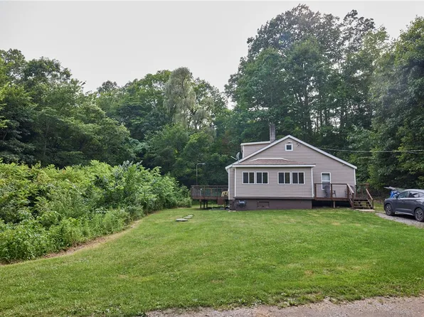 408 Fairlane Blvd, New Galilee, PA 16141