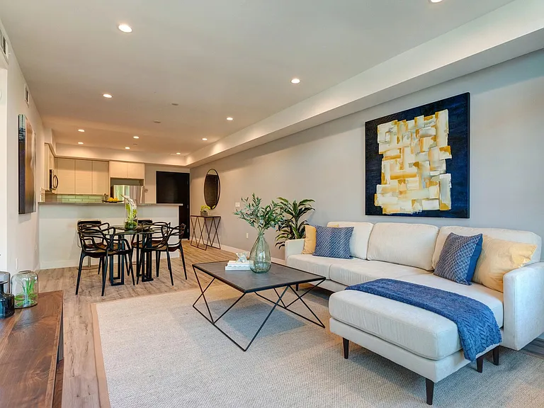338 N Mariposa Ave — Photo 27
