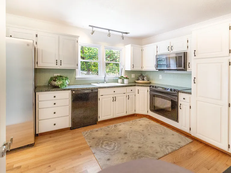 8721 Goodman St — Photo 15