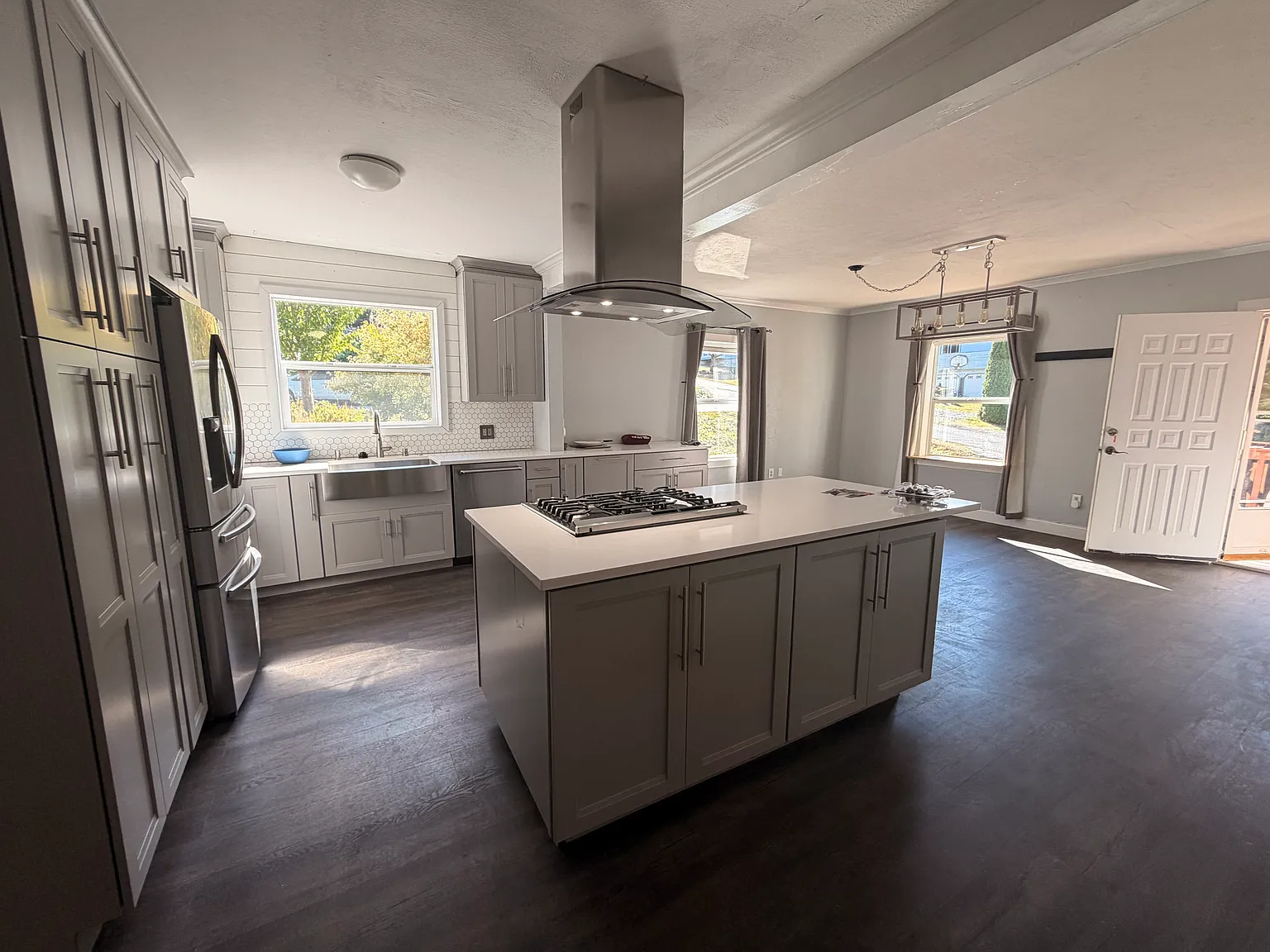 3 bed, $2,950 — Photo 2