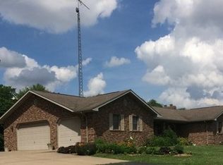 10 Lindell Dr, Jacksonville, IL 62650