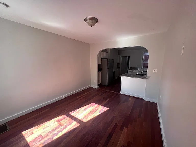 2104 Bank St — Photo 2