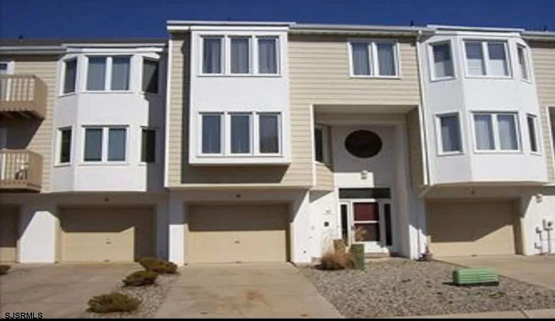 3 bed, 2.5 bath, $3,250 — Photo 2