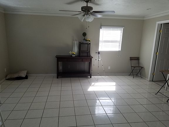 4th image of 706 Lakewood Ave