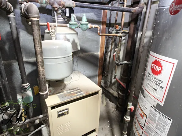 2070 Pearson Street image 26 of 36