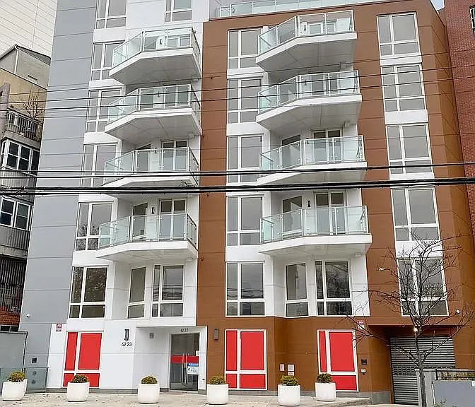 42-23 Parsons Blvd #5C — Photo 1
