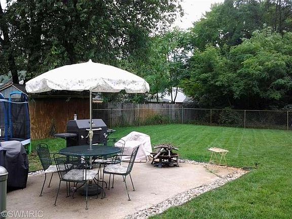 4th image of 1830 S Sheridan Dr