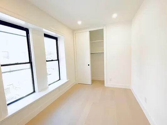 Rented by REAL New York | media 12