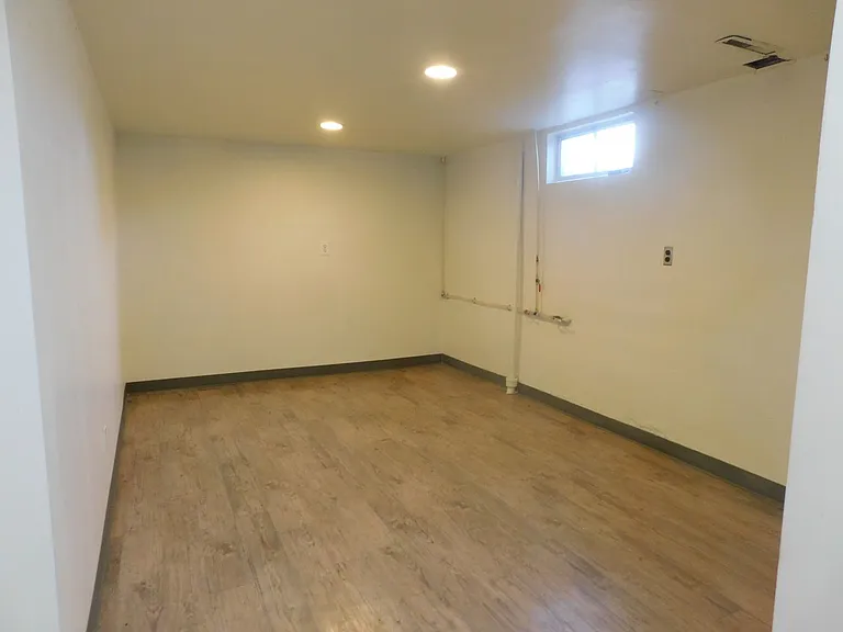 941 Walnut Ave — Photo 13