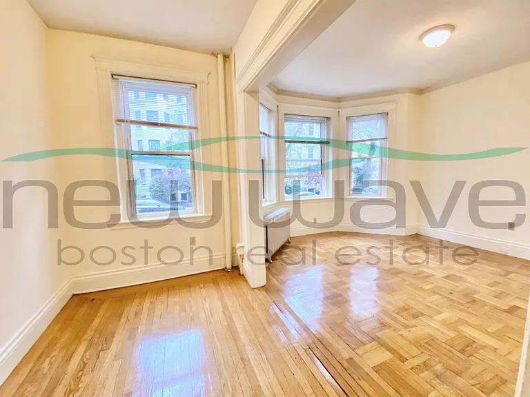 32 Queensberry St #6 — Photo 12