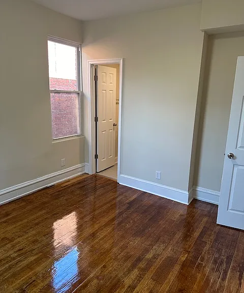 West Grace Apts — Photo 4