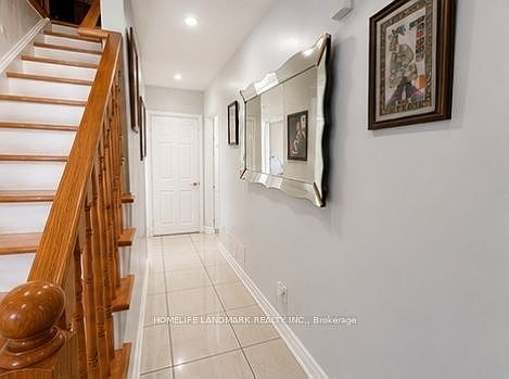 3rd image of 5 Collingsbrook Blvd
