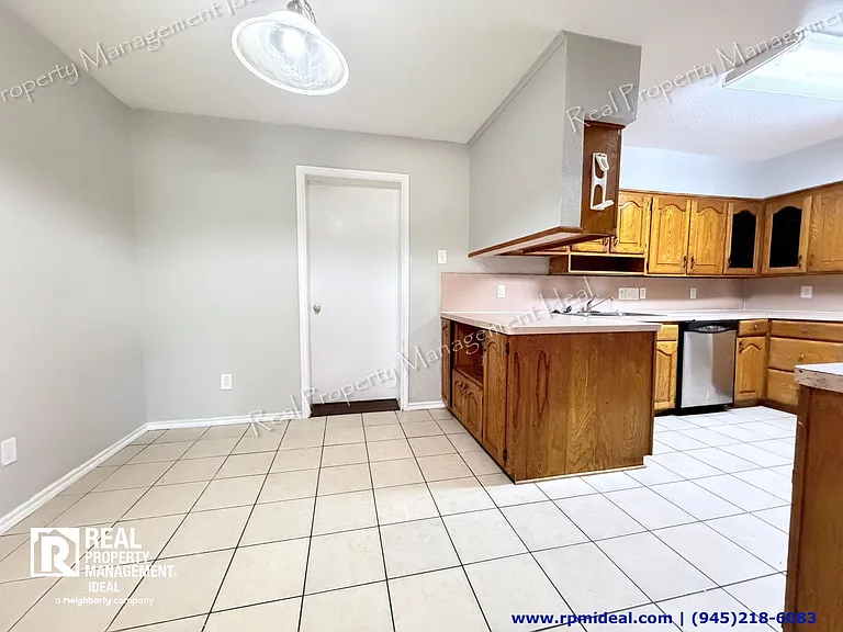 619 Midvale Dr — Photo 8