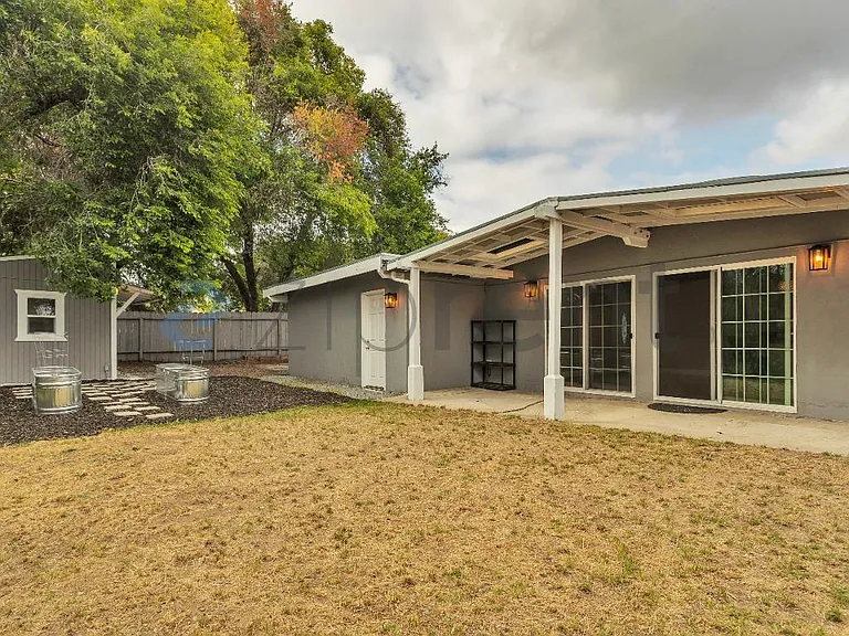 717 Pebble Dr — Photo 21