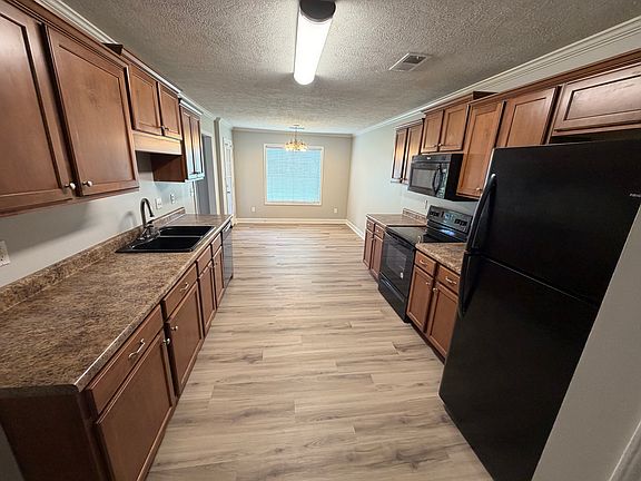3rd image of 98 Wesley Dr
