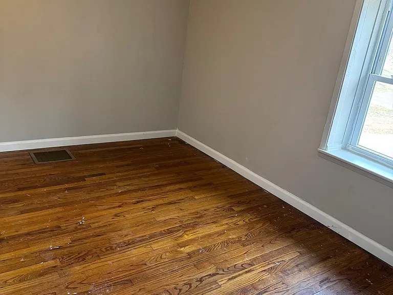 749 Center Rd — Photo 3