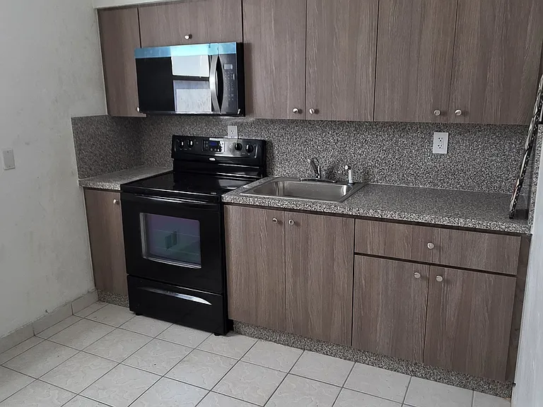 664 W 29th St #4 — Photo 5