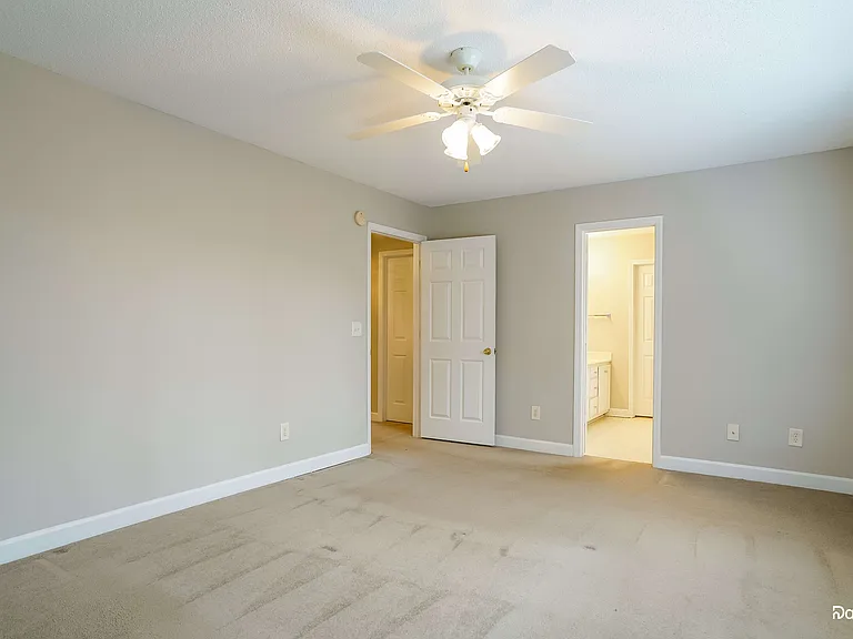301 Tarheel Ln — Photo 11