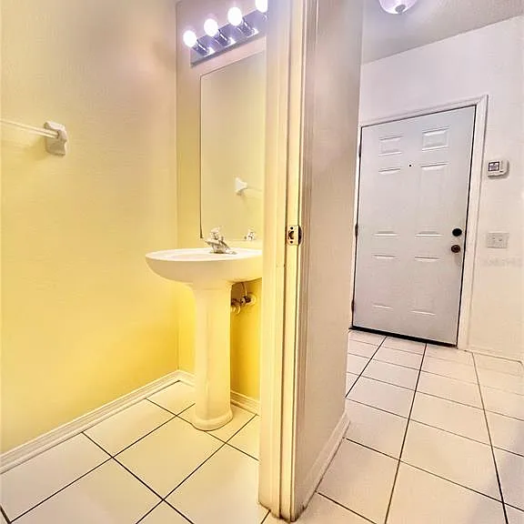 1211 Kennewick Ct — Photo 3