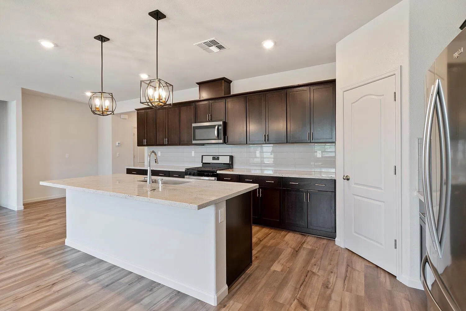 New Build 4bd 2ba Manteca — Photo 3