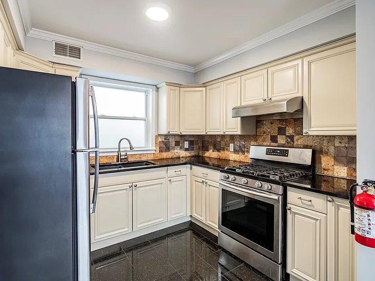 312 Vine St #1 — Photo 2