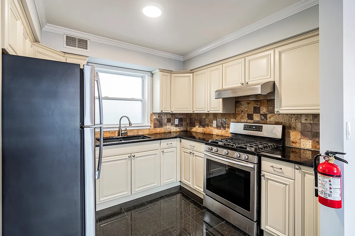 Building Photo - 312 Vine St #1