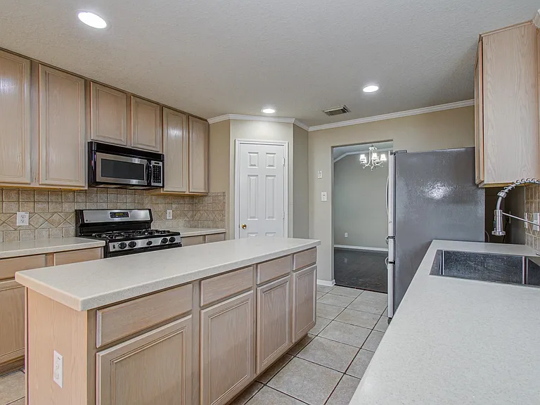 24203 Emory Green St — Photo 26
