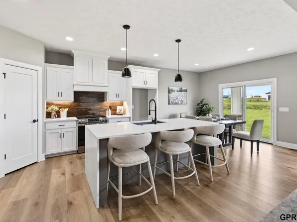 20126 U St, Omaha, NE 68135