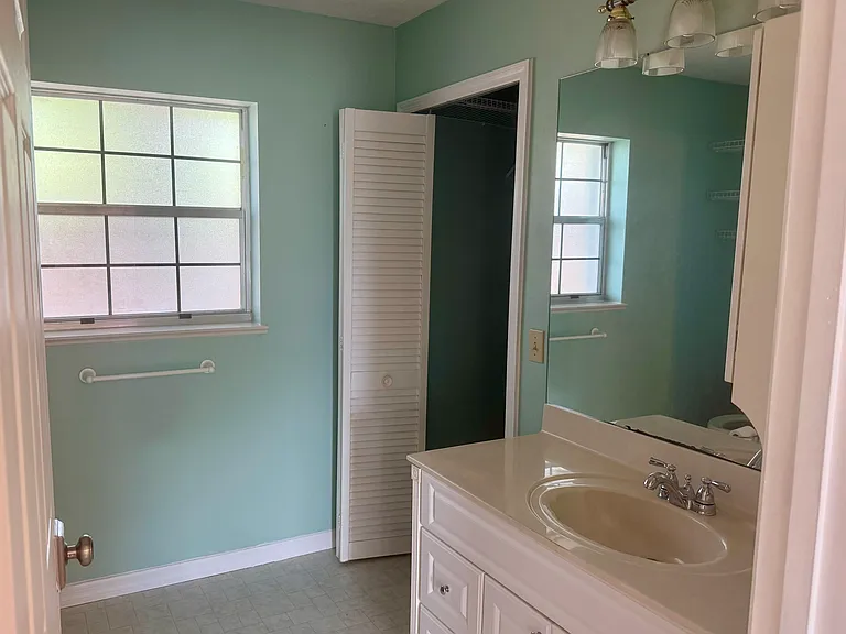 2316 Golfwood Rd — Photo 10