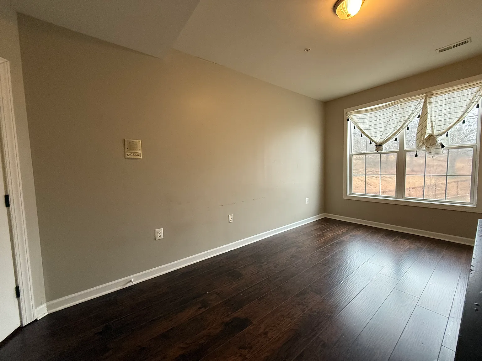 4 bed, 1926 sqft, $800 — Photo 4