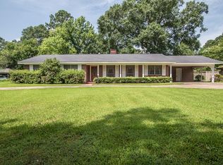 1022 Lakeshore Dr, Pineville, LA 71360
