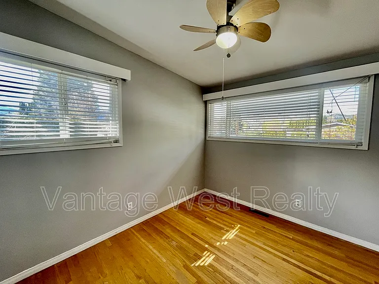 1319 Kelglen Cres #A — Photo 17