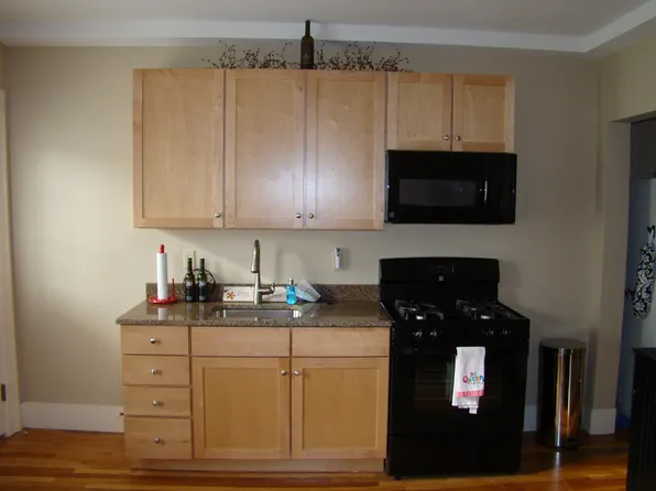 206 Jewett St APT 3F, Manchester, NH 03103
