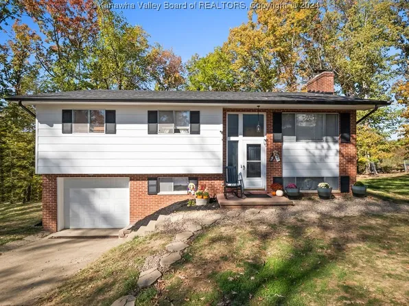 811 McNabb Heights Dr, Elkview, WV 25071