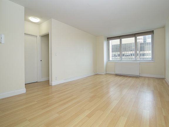 4th image of 212 E 47th St APT 31A