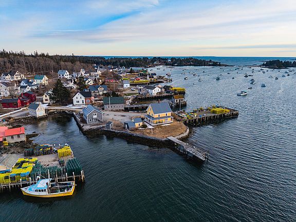 2nd image of 27 Clamshell Alley