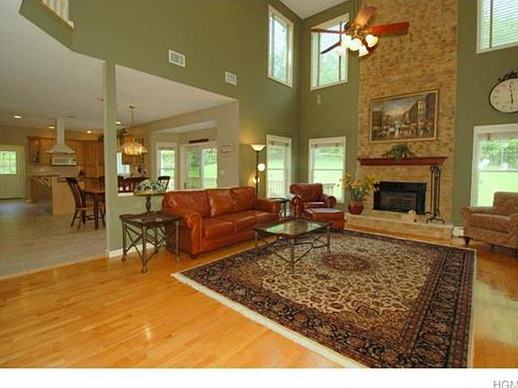 3rd image of 35 Wilderness Dr