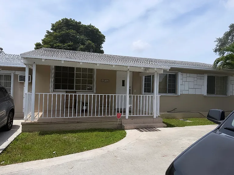 6915 SW 22nd St #6915 — Photo 1
