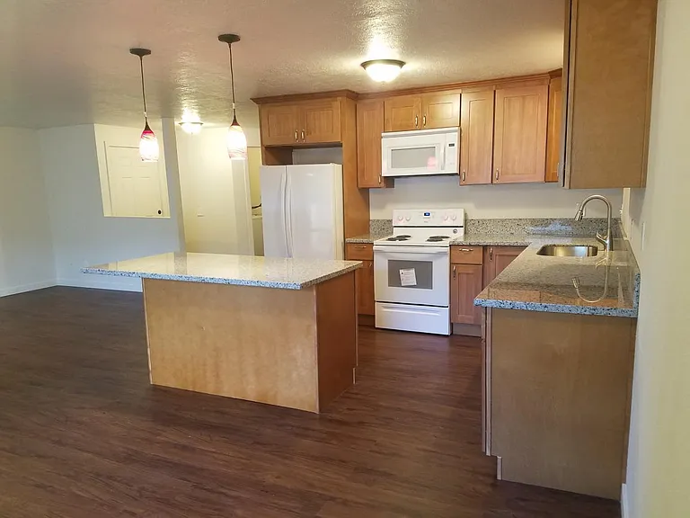 17357 Merlo Rd #6 — Photo 5
