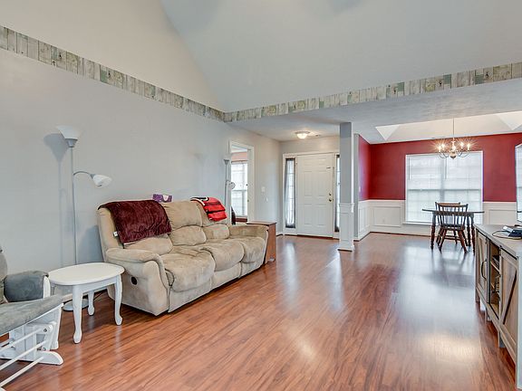 5th image of 206 Royal Pine Dr