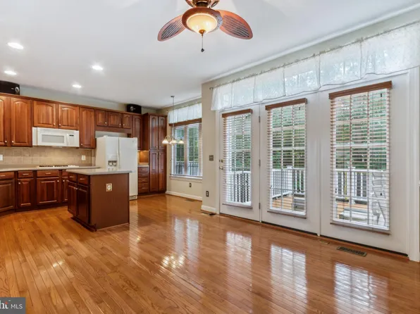 9202 Point Replete Dr, Fort Belvoir, VA 22060