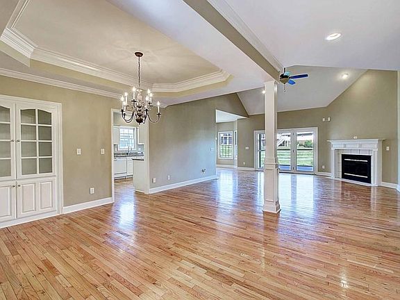 5th image of 1014 Hunters Lake Dr