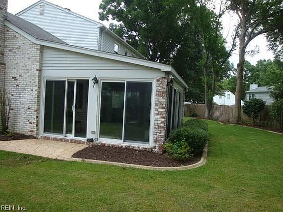 3rd image of 202 Haven Ct