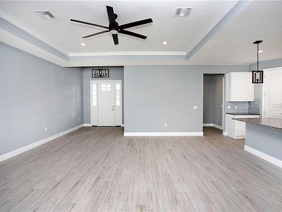 3rd image of 1702 Teakwood Dr