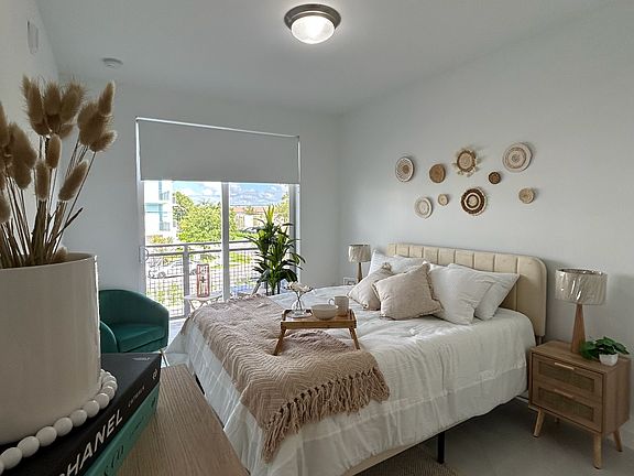 4th image of 1055 SW 70th Ave #207
